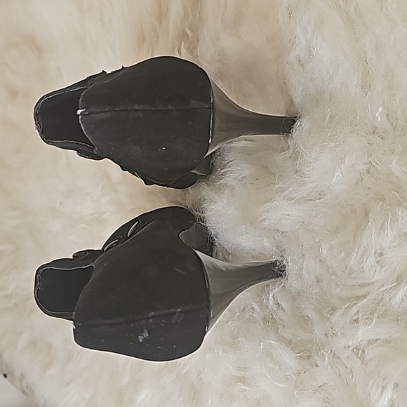 Unlisted E-File black high heel ankle booties 3 buttons side elastic  8 1/2 Med - Picture 6 of 10